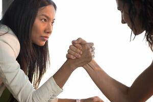 Kako da se bolje svađate: vodič za konstruktivniju raspravu i...