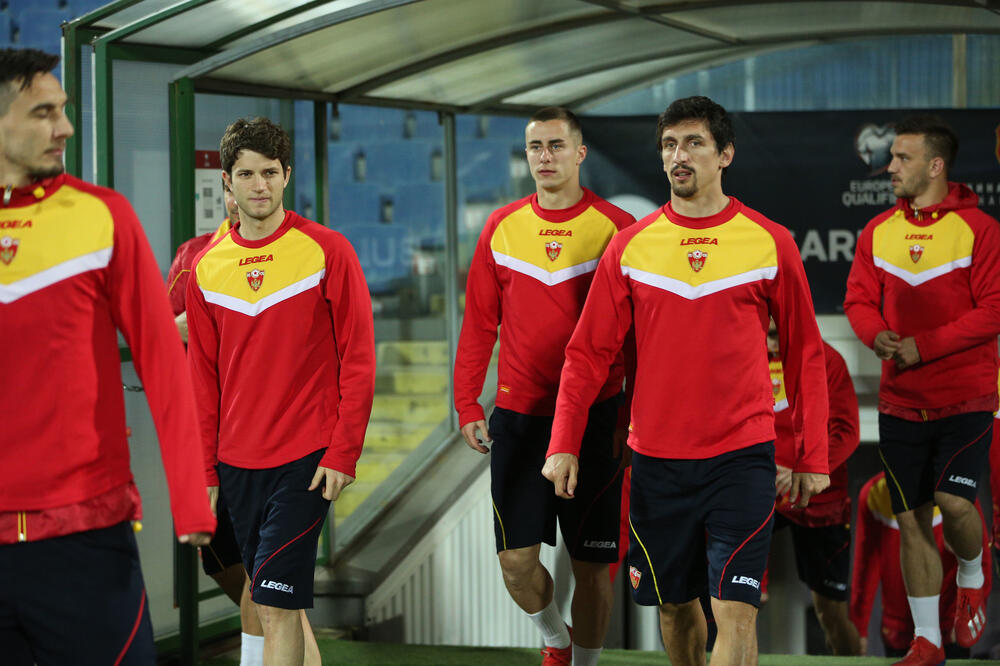 Crnogorski fudbaleri sinoć na terenu stadiona “Vasil Levski” u Sofiji, Foto: Filip Roganović