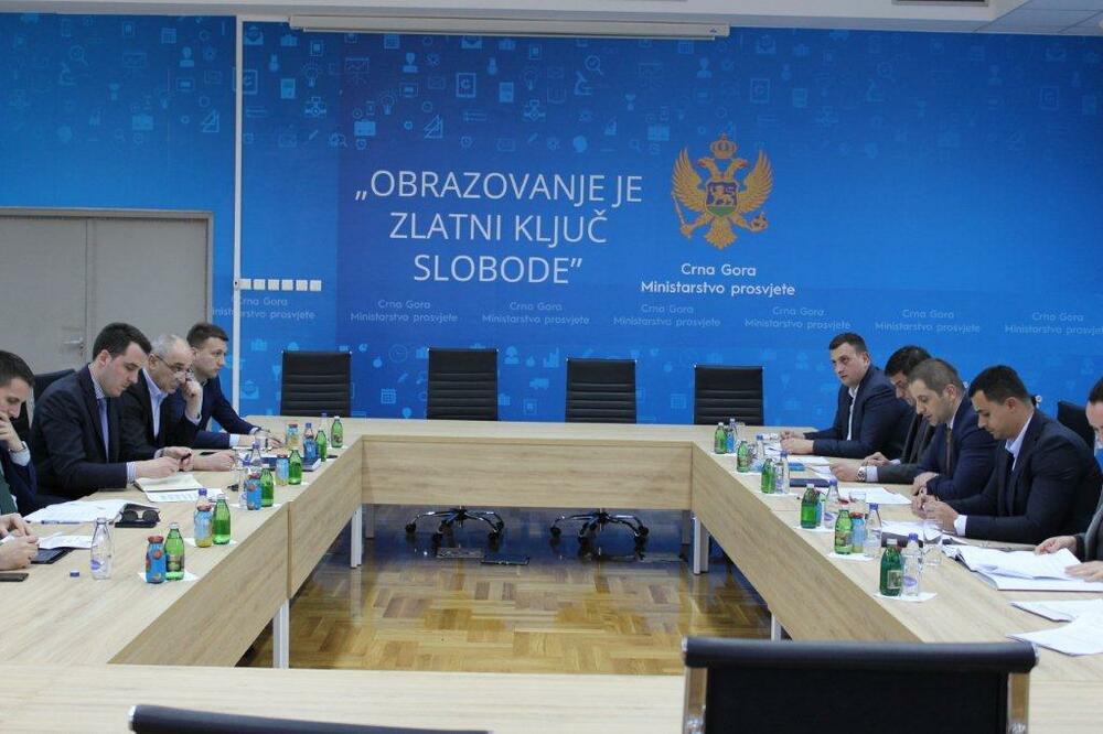 Sa sastanka, Foto: PG Biro