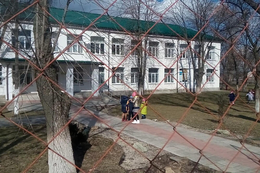 Škola u Semenjovku, mart 2019., Foto: Rada Brajović
