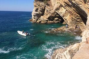 Petrovac: Rus skočio sa litice u ambis