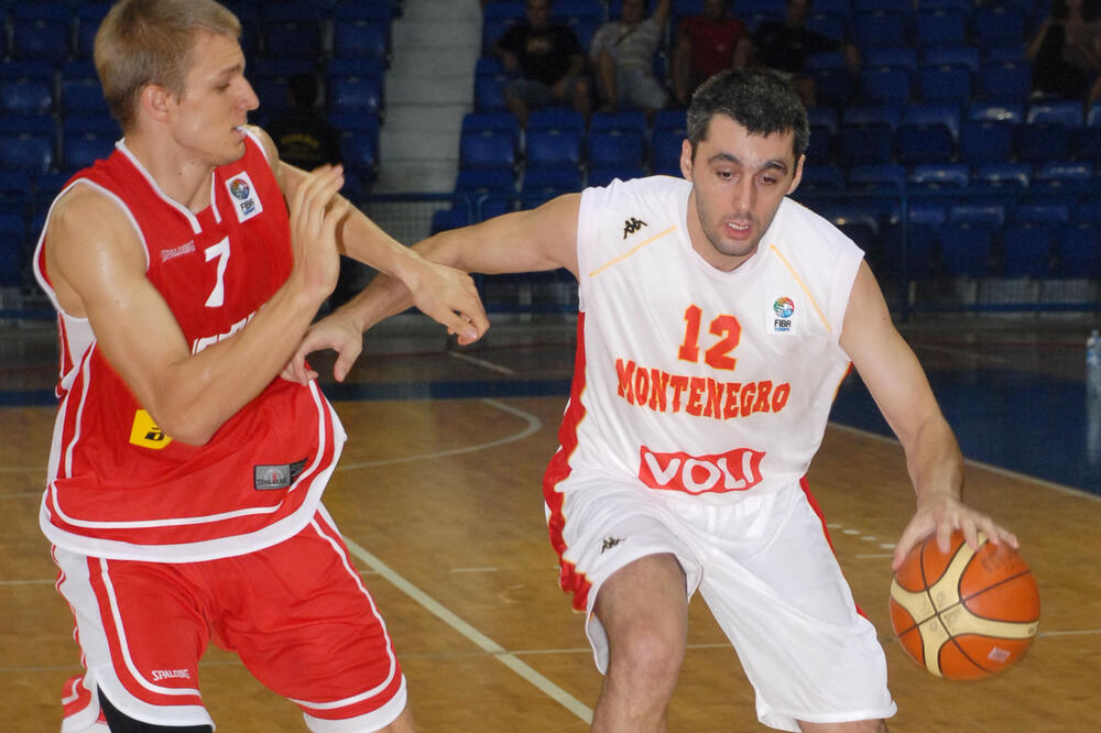 Goran Nikolić u dresu reprezentacije Crne Gore protiv Austrije, Foto: Zoran Đurić