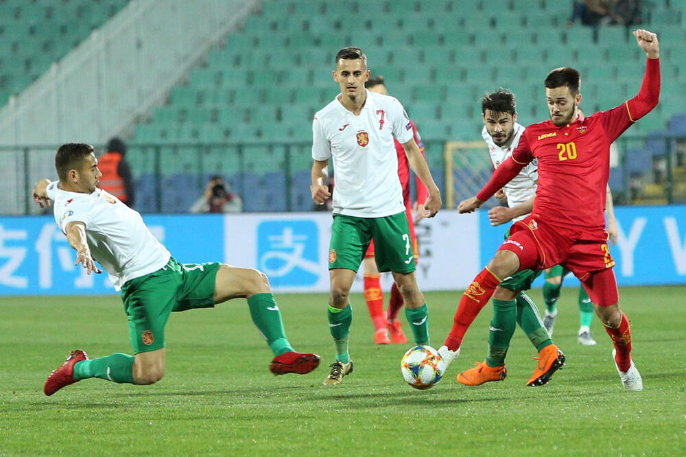 Mirko Ivanić na meču u Sofiji, Foto: Savo Prelević