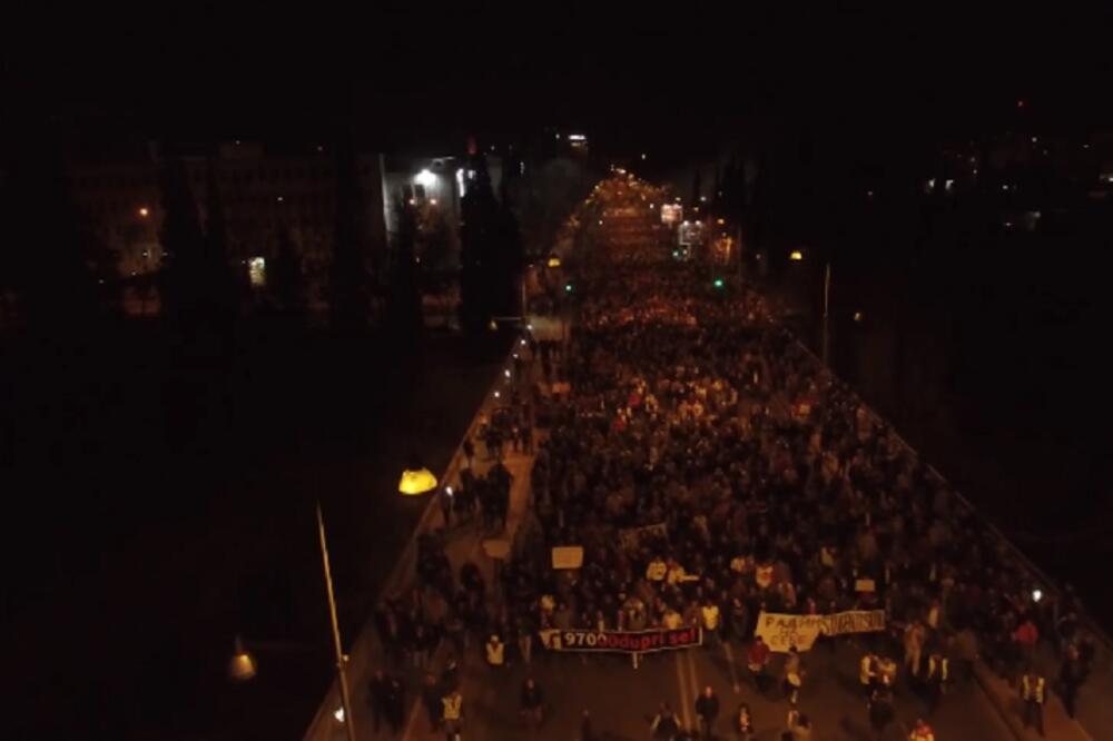Detalj sa protesta snimljen dronom, Foto: Printscreen, Printscreen