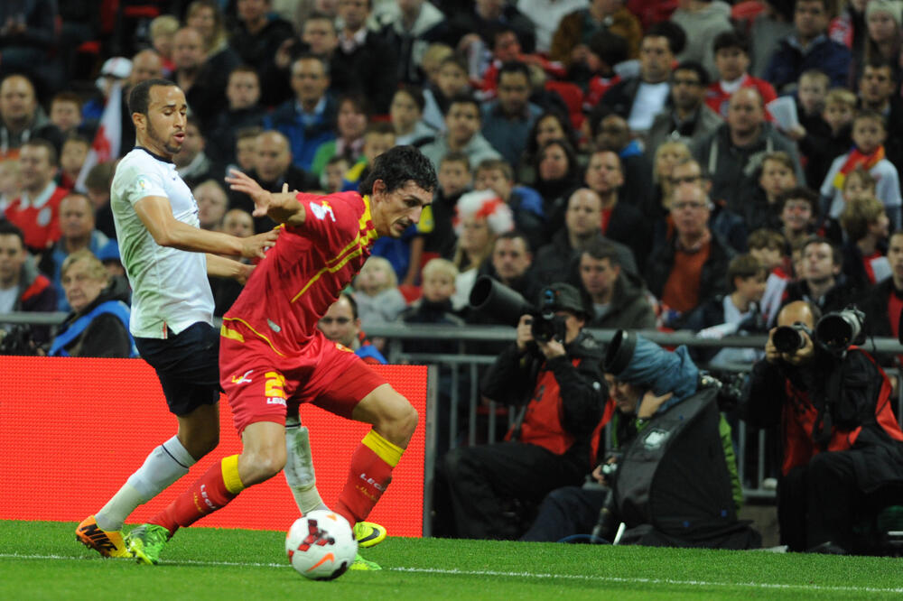 Savić protiv Engleza Taunsenda na meču na “Vembliju” oktobra 2013., Foto: Savo Prelević