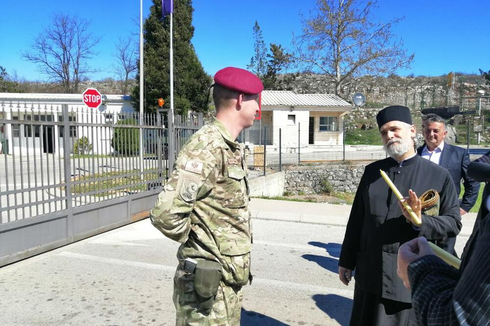 Vojska nije dala parohu i Crkvenoj opštini da odaju počast, Foto: Jelena Jovanović