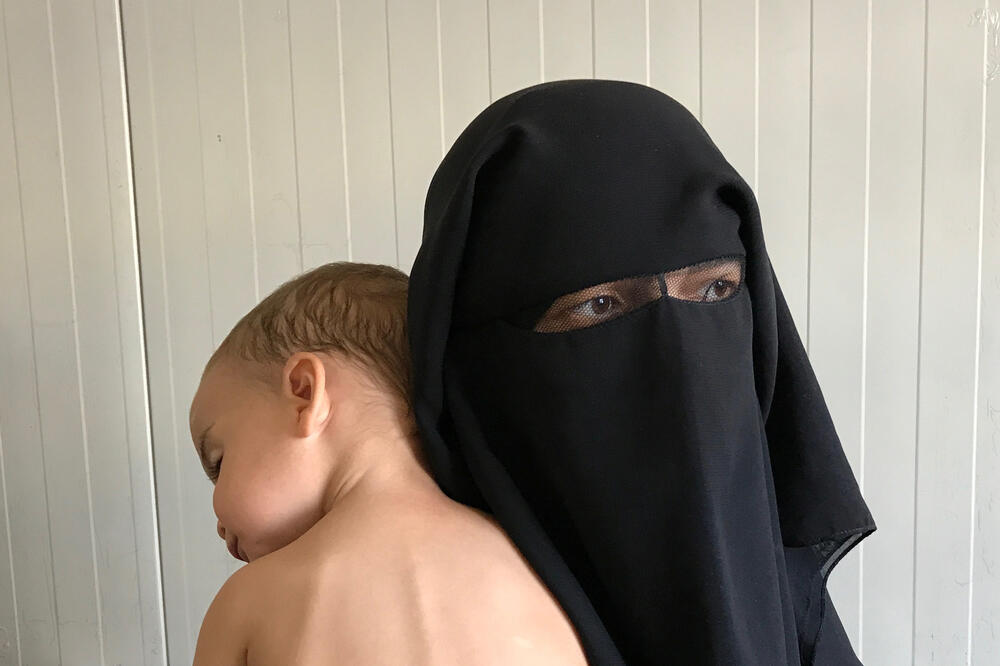 Lajla Gazijeva sa sinom u kampu kod Mosula u septembru 2017, Foto: Reuters