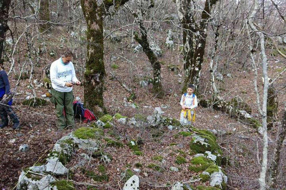 Vukotić na grobu Hasan-age, Foto: Privatna arhiva