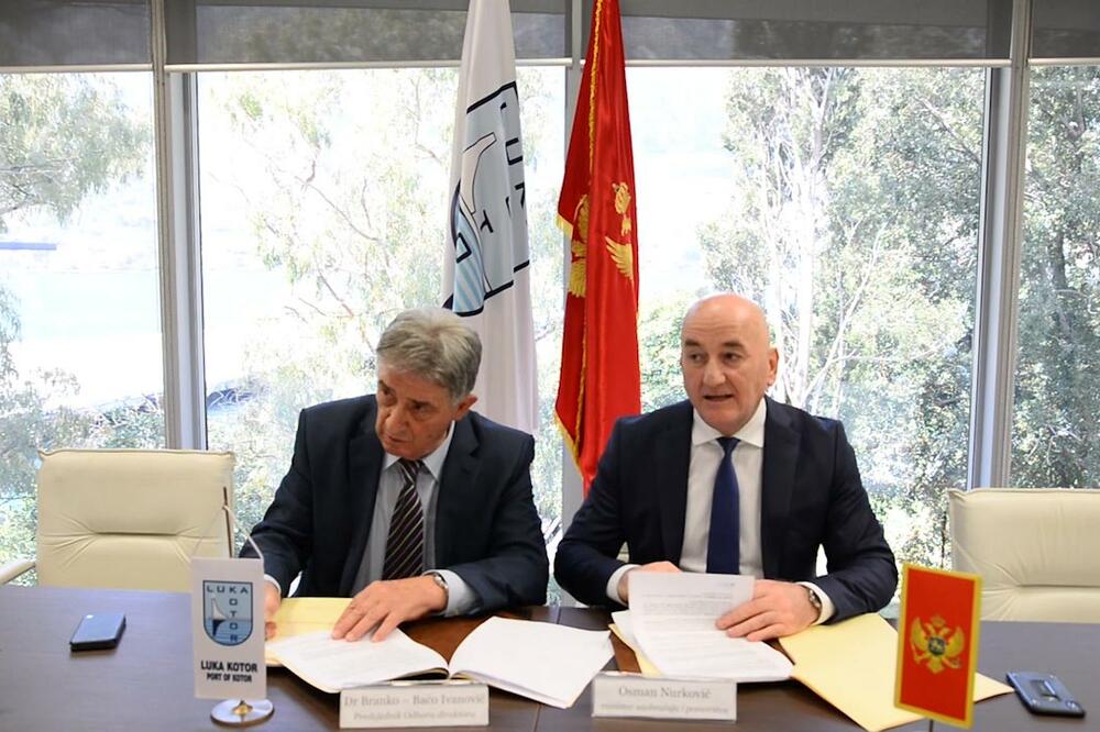 Potpisivanje ugovora: Ivanović i Nurković, Foto: Infobiro Montenegro