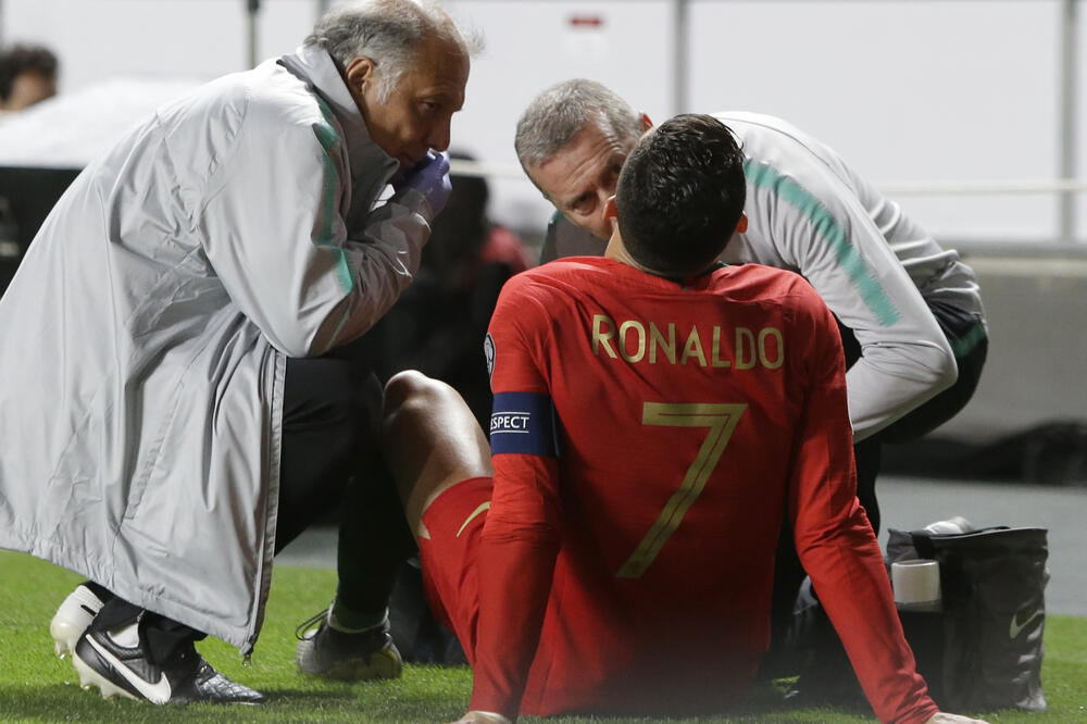 Povreda Ronalda na meču sa Srbijom, Foto: AP
