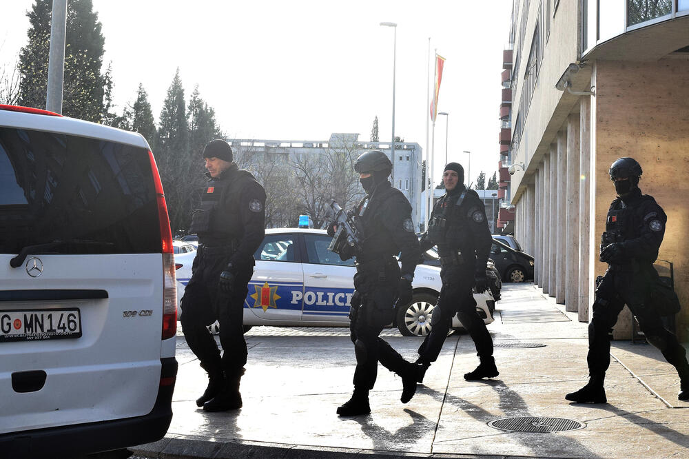 Jutros ispred Centra bezbjednosti Podgorica, Foto: Zoran Đurić
