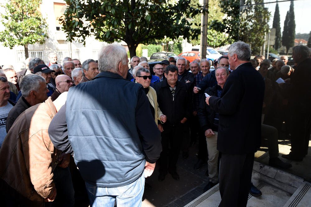 Godinama čekaju na 77 plata: Sa nedavnog protesta “dakićevaca, Foto: Savo Prelević