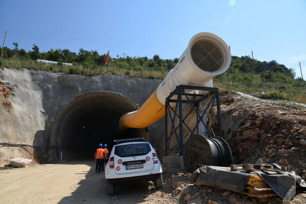 Nastavak bi se gradio samo uz idejni projekat, što je ponavljanje greške ministra Brajovića jer bi nepredviđeni radovi mogli ponovo da rastu: Sa gradilišta, Foto: Boris Pejović