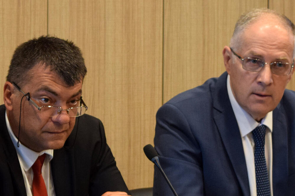 Milašinović potpisao odluku: Sa direktorom Radonjićem, Foto: Luka Zeković