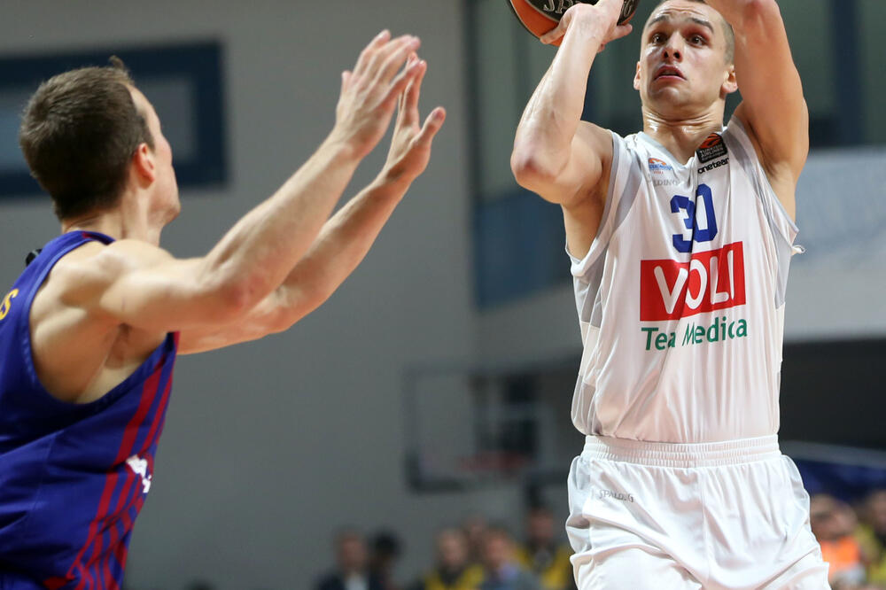 Petar Popović na meču sa Barselonom, Foto: Filip Roganović, Filip Roganović