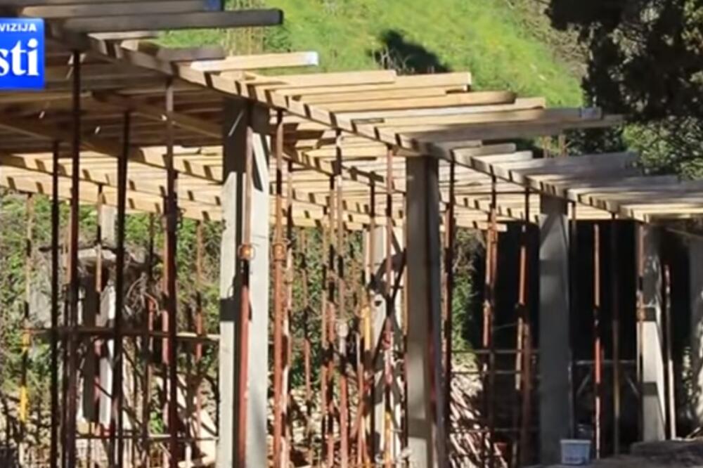 Nelegalni objekat u Ulcinju, Foto: Screenshot/TV Vijesti
