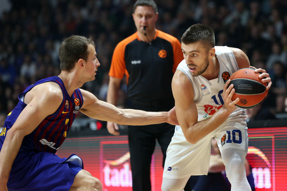 Nemanja Gordić u duelu sa Kevinom Pengosom na prvoj utakmici, Foto: Filip Roganović