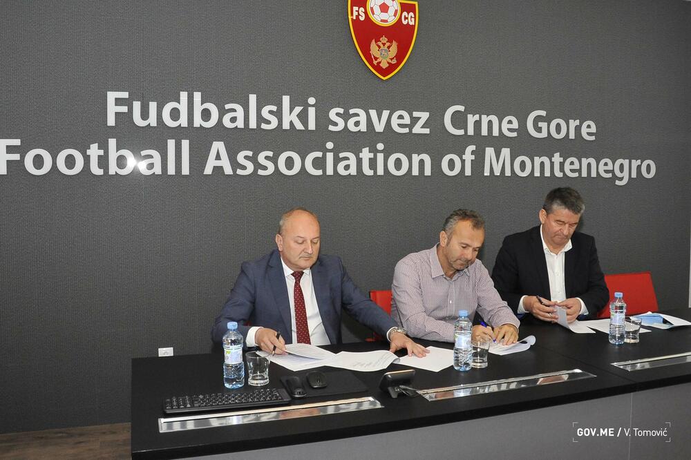 Potpisivanje ugovora o rekonstrukciji tribine stadiona u Nikšiću