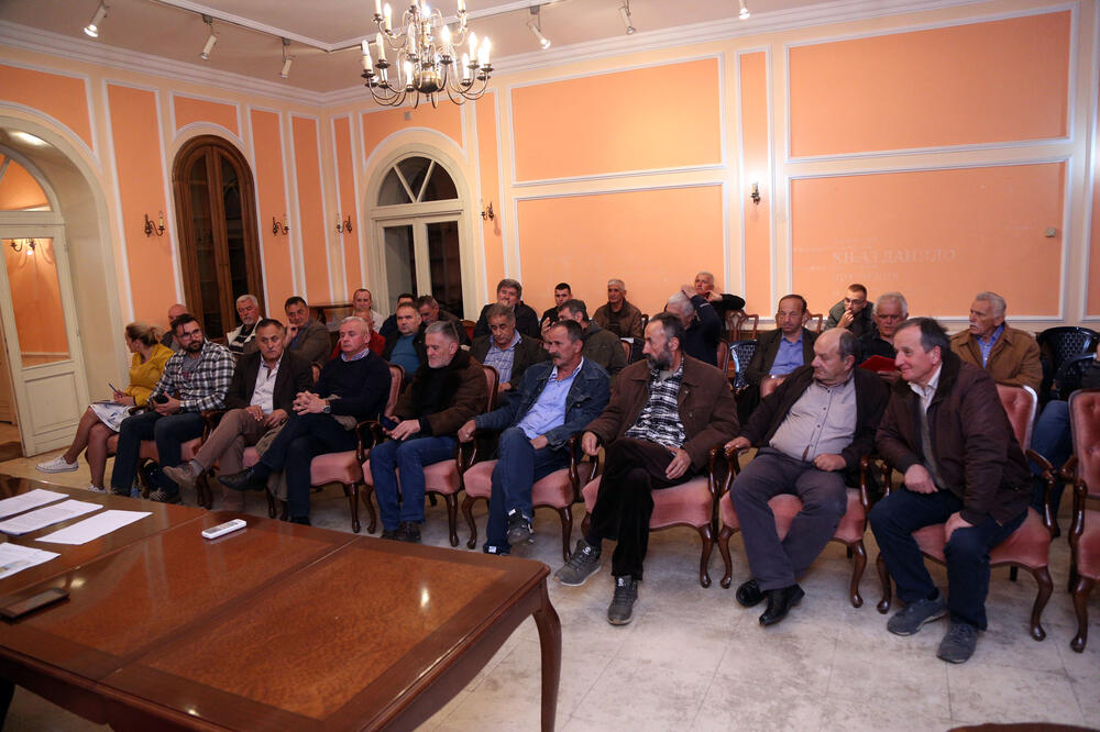 Sa skupa građana koji se protive gradnji vojnog poligona na Sinjajevini, Foto: Filip Roganović