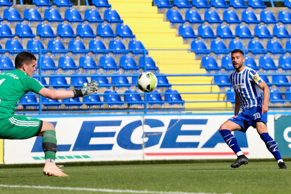 Dušan Stojiljković postiže gol za Budućnost, Foto: Savo Prelević
