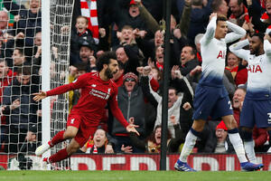 Fudbalski bogovi uz "redse": Čudan autogol Alderveirelda za...