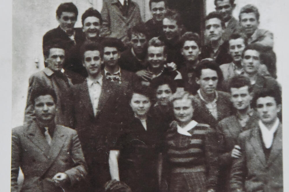 Bivša SFRJ na slici - generacija maturanata Savezne hidrometeorološke škole u Beogradu iz 1952