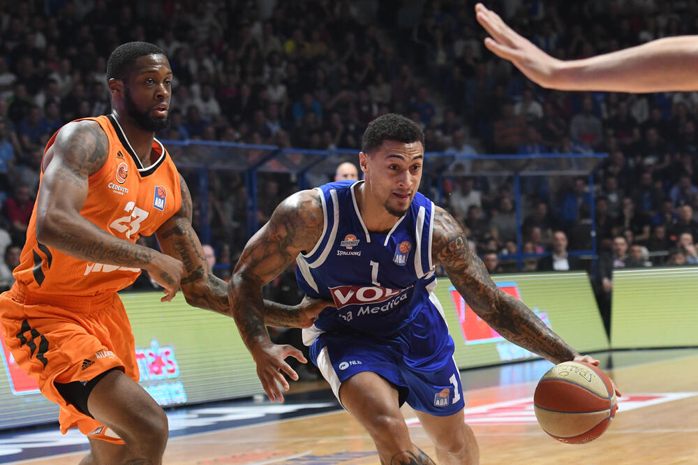 Edvin Džekson u duelu sa Džejkobom Pulenom, Foto: Savo Prelević