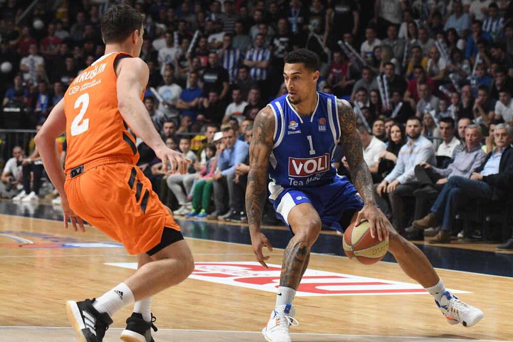 Edvin Džekson u duelu sa Krušlinom, Foto: Savo Prelević