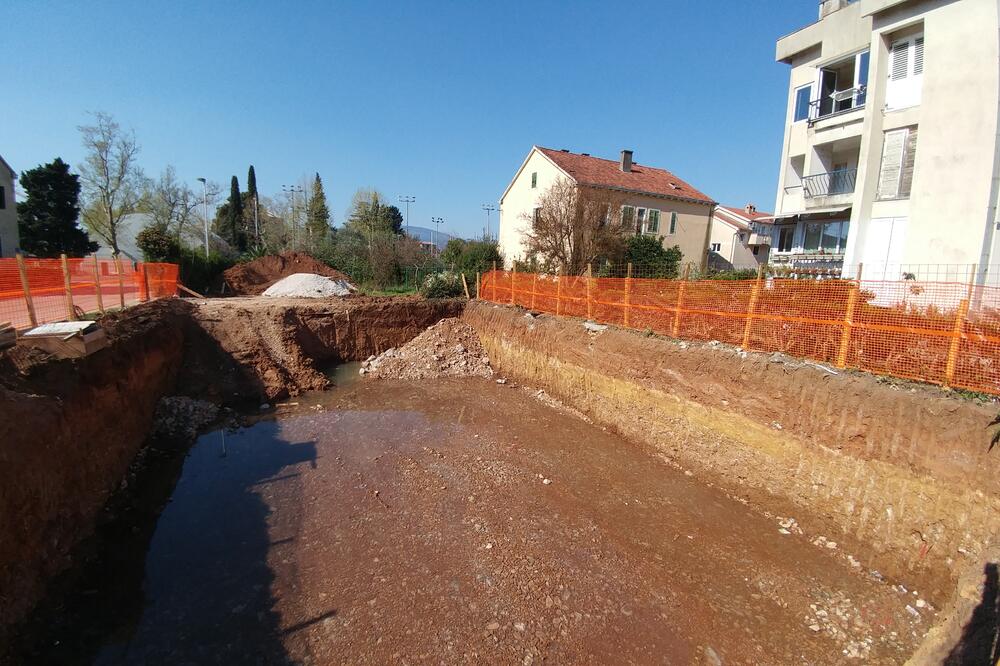 Danas na gradilištu u Zagrebačkoj ispred lamele C-1, Foto: Siniša Luković