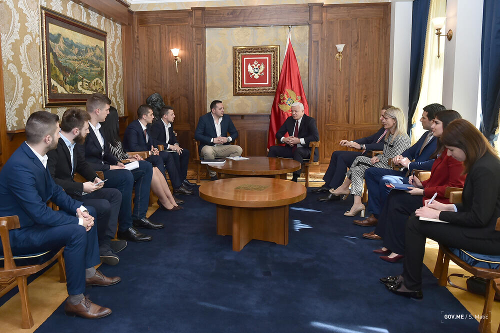 Sa sastanka, Foto: Saša Matić