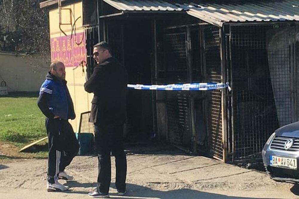 Tomkić ispred radnje koja mu je u Beranama zapaljena, Foto: HGI