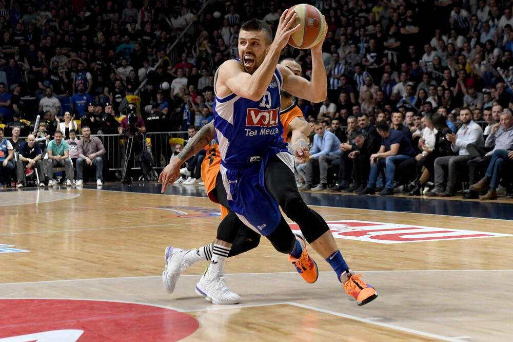 Nemanja Gordić na meču sa Cedevitom, Foto: Savo Prelević