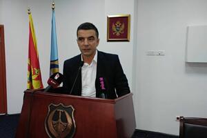 Crnogorska: Kusovac nelegalno koristi službeno vozilo