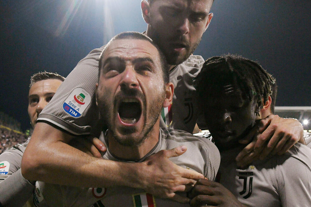 Bonući, Pjanić i Kin slave gol u Kaljariju, Foto: Reuters