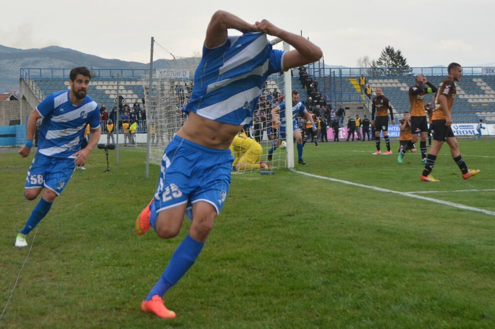 Božo Marković slavi gol za 2:2, Foto: Milan Šapurić