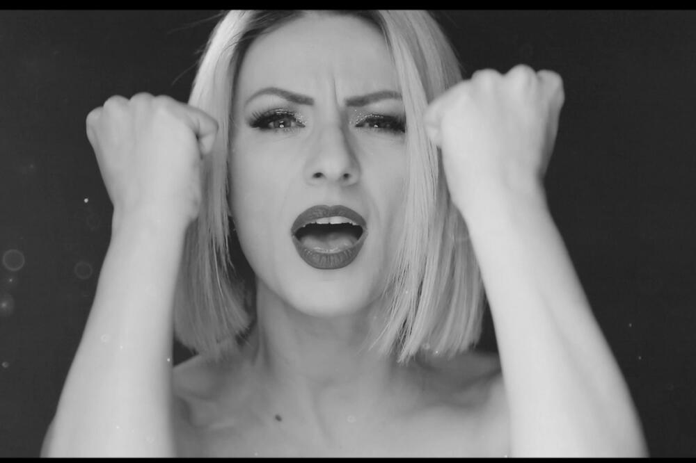 Ivana Popović Martinović u spotu "Nevinost"