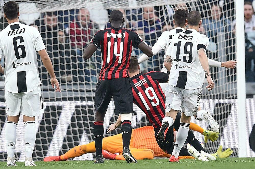 Pjontek je još jednom bio strijelac za Milan, Foto: Beta/AP