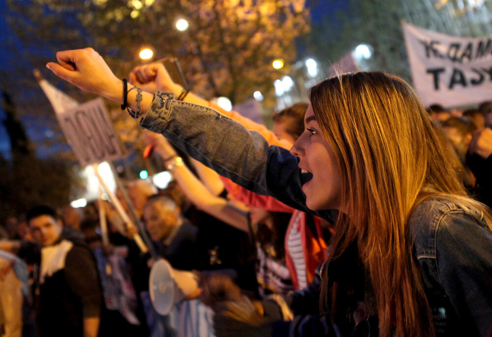 Pogledajte foto-galeriju sa večerašnjeg protesta pod sloganom "Odupri se - 97.000" u Podgorici