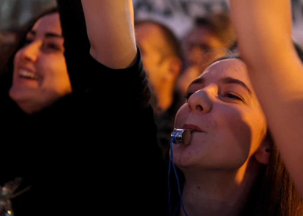 Pogledajte foto-galeriju sa večerašnjeg protesta pod sloganom "Odupri se - 97.000" u Podgorici