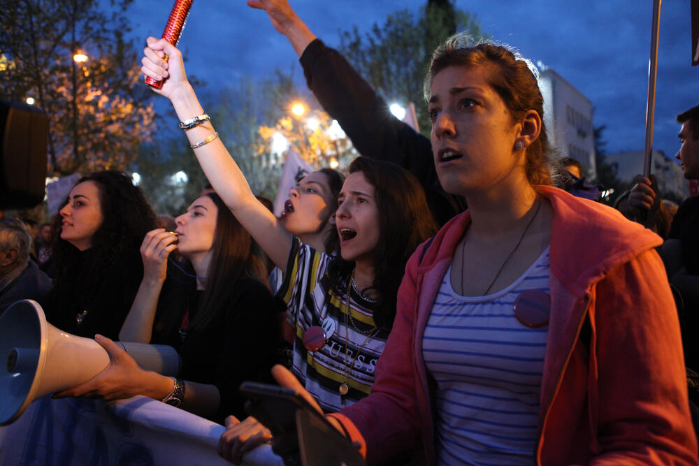 Pogledajte foto-galeriju sa večerašnjeg protesta pod sloganom "Odupri se - 97.000" u Podgorici