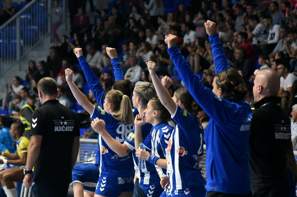 Spremne da sruše još jednog velikog rivala: Rukometašice Budućnosti slave gol na utakmici sa Mecom, Foto: Boris Pejović