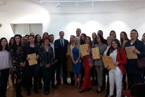 Ambasador Italije uručio diplome polaznicima italijanskog jezika u...