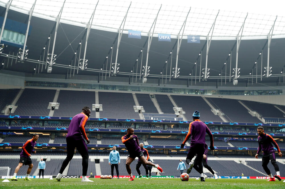 Igrači Mančester sitija na jučerašnjem treningu u Londonu, Foto: Reuters