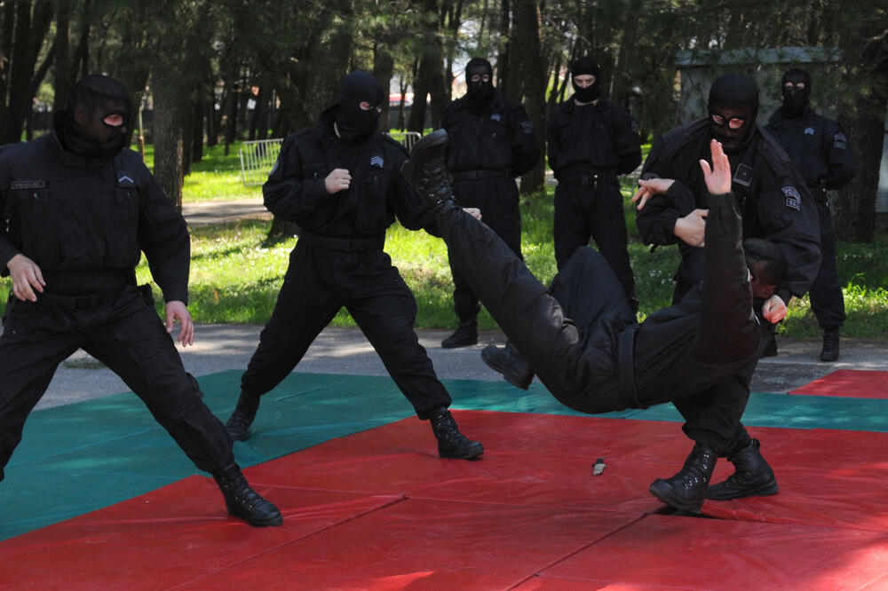 Ranili ga gumenim metkom, pa prebili: Specijalci na vježbi, Foto: Savo Prelević