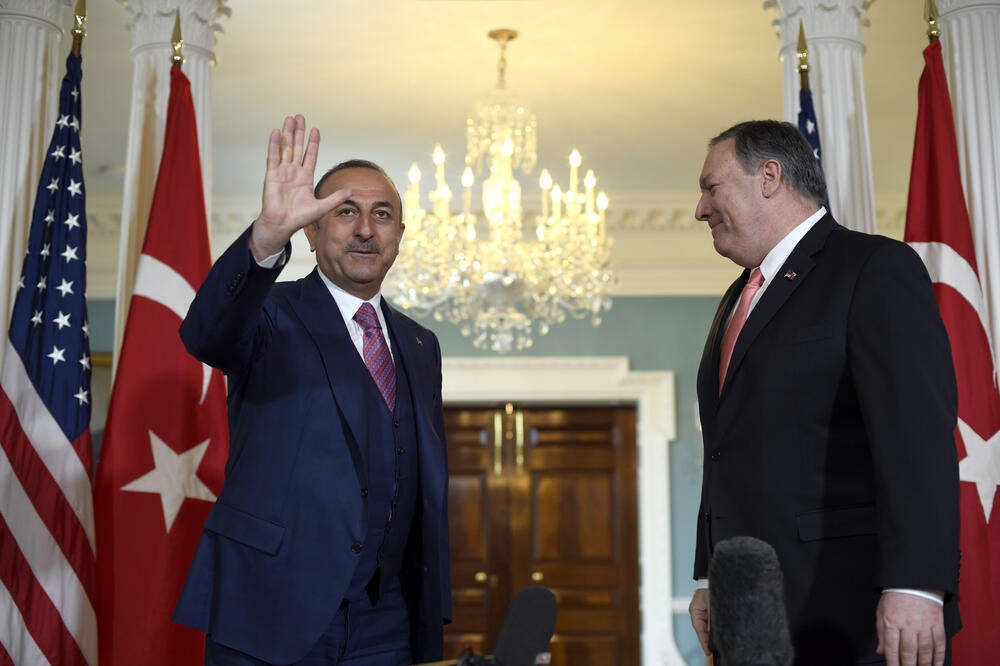 Čavušoglu i Pompeo, Foto: Sait Serkan Gurbuz/AP