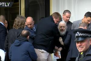 VIDEO Hapšenje Asanža: Pogledajte kako ga izvlače iz ambasade...
