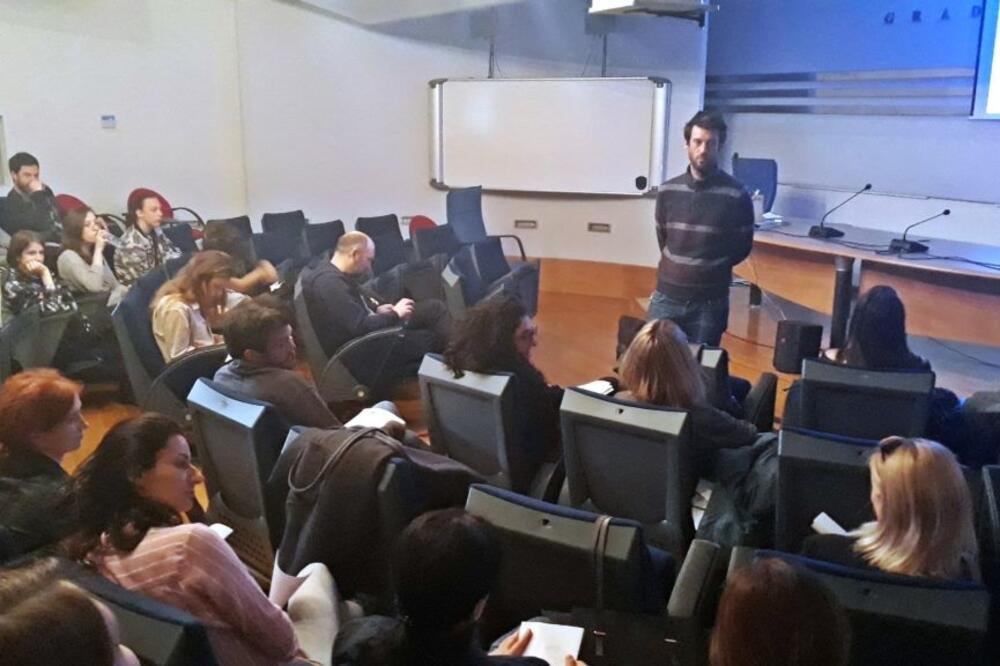 Kolja Saksida sa učesnicima radionice o animiranom filmu, Foto: FCCG.me