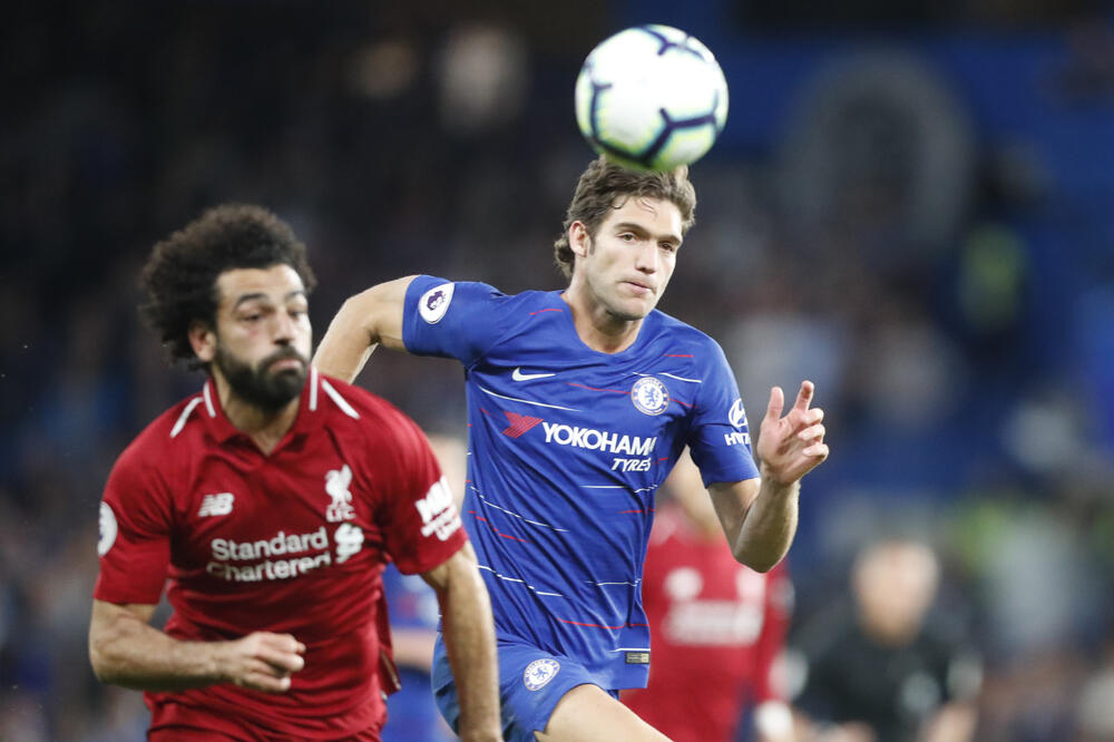 Mohamed Salah i Markos Alonso u septembarskom duelu Liverpula i Čelsija, Foto: Beta/AP