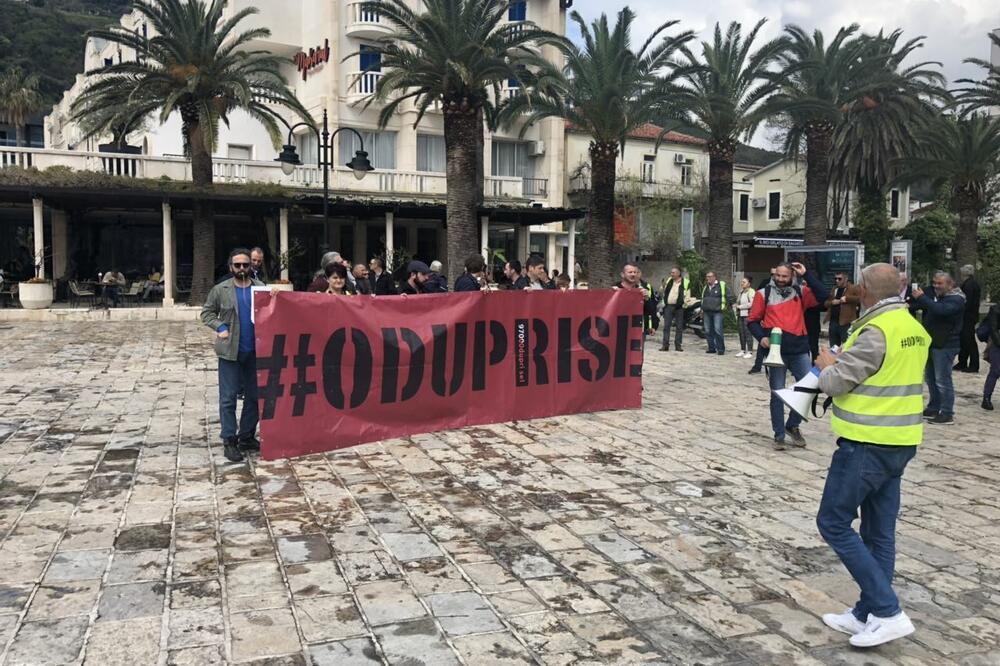 Karavan "Odupri se" u Budvi, Foto: Vuk Lajović