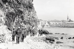 Ove fotografije svjedoče o razaranju, ali i solidarnosti u obnovi...